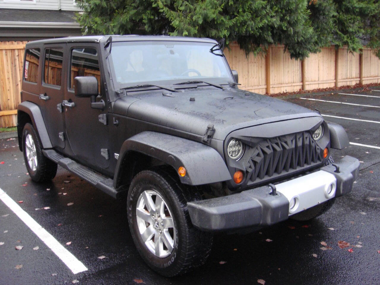 Used 2011 Jeep Wrangler Unlimited 70th Anniversary w/ Connectivity Group image 4