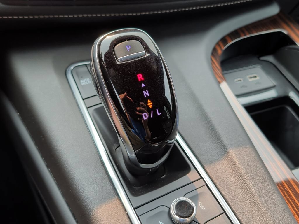 Used 2021 Cadillac Escalade Premium Luxury AWD/4WD image 24