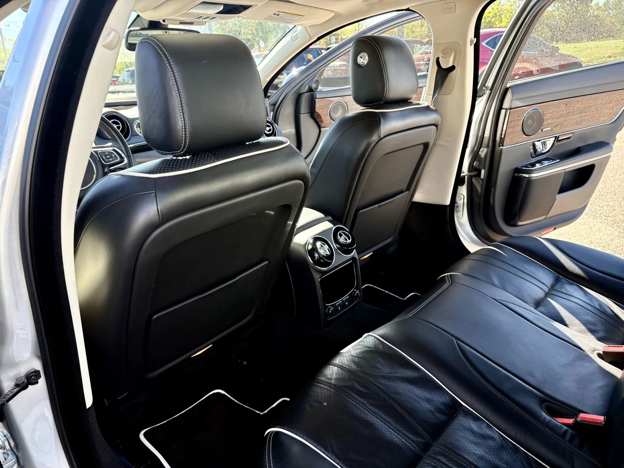 Used 2017 Jaguar XJ R-Sport image 18