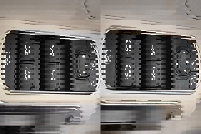 New 2025 Mercedes-Benz GLB 250 4MATIC image 23