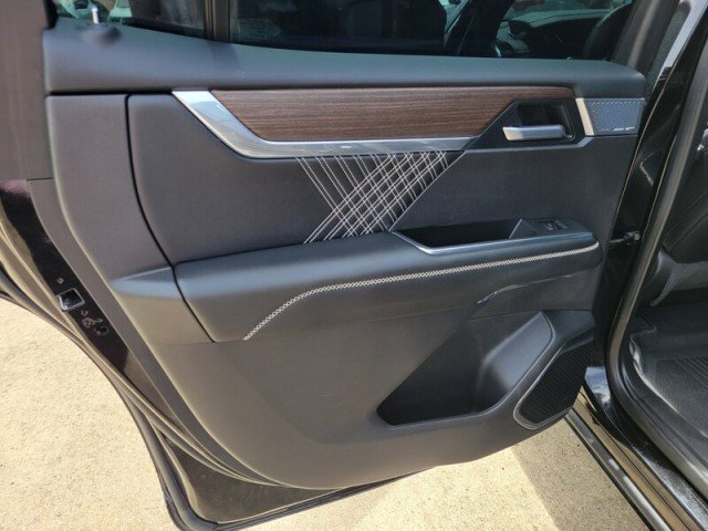 Used 2025 GMC Acadia Denali w/ Super Cruise Package FWD image 28