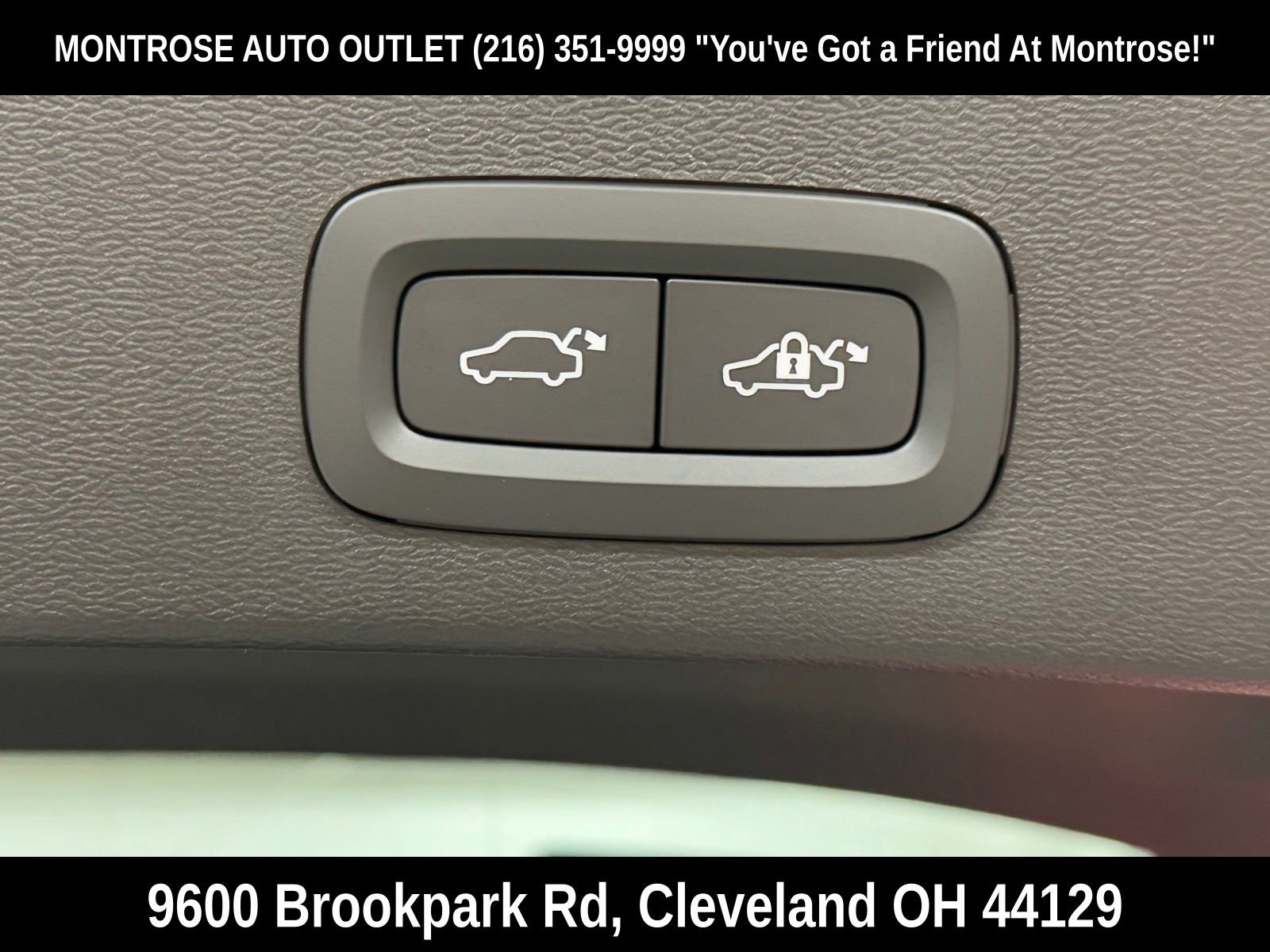 New 2026 Volvo XC40 B5 Plus w/ Protection Package Premier image 39