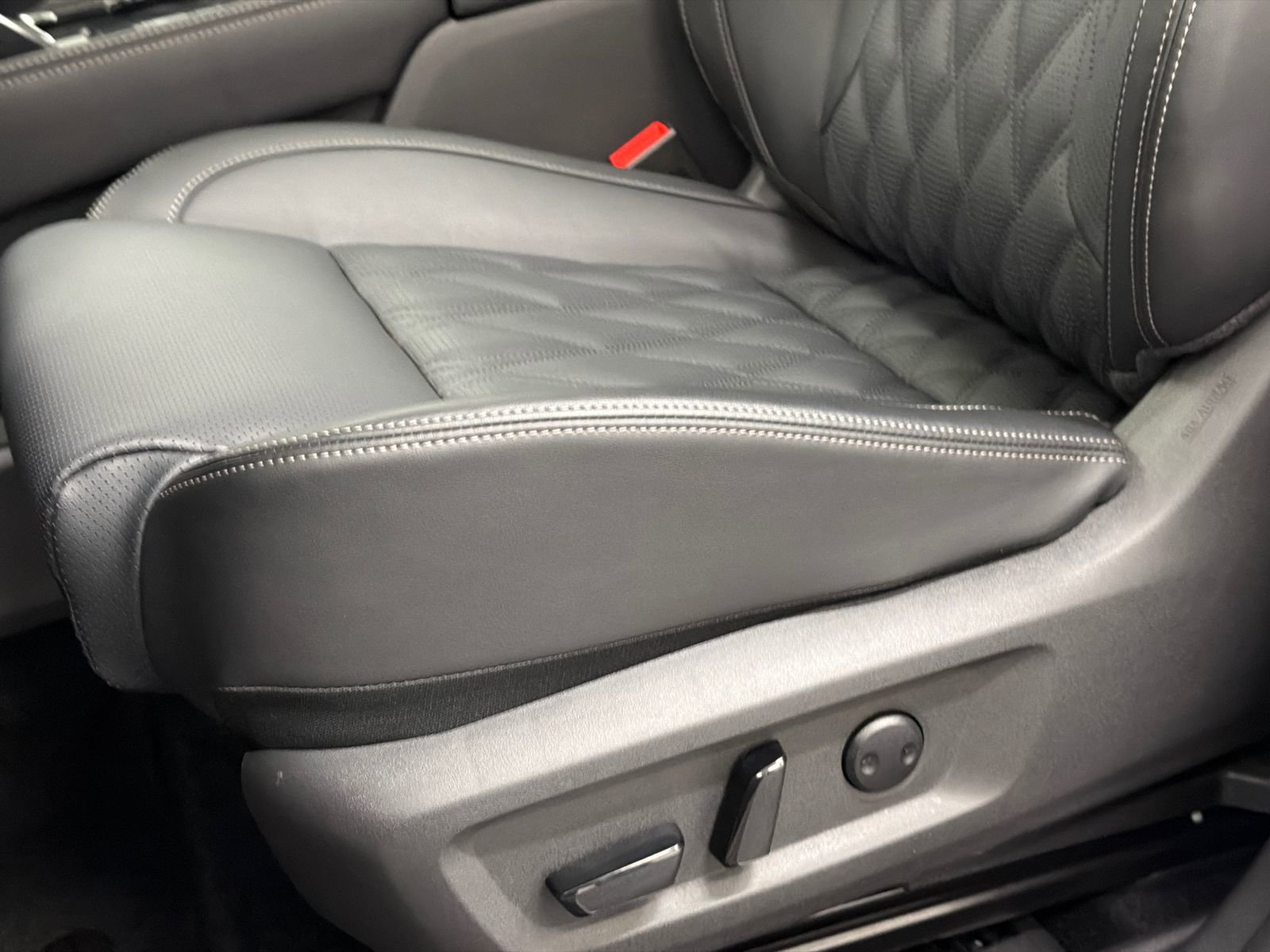 Used 2026 Nissan Rogue Platinum w/ Platinum Premium Package image 16