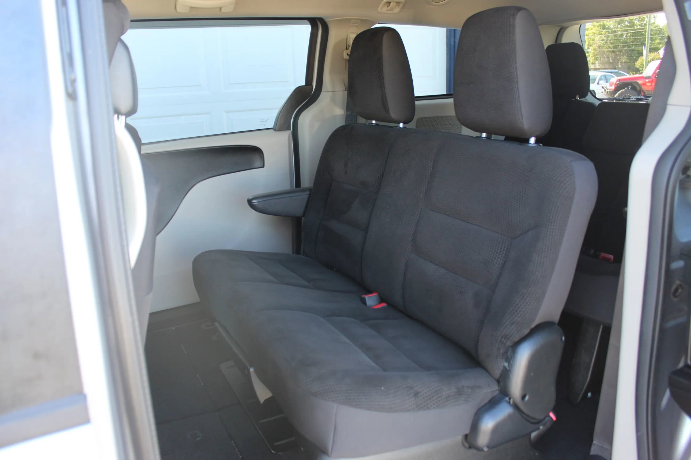 Used 2018 Dodge Grand Caravan SE image 16