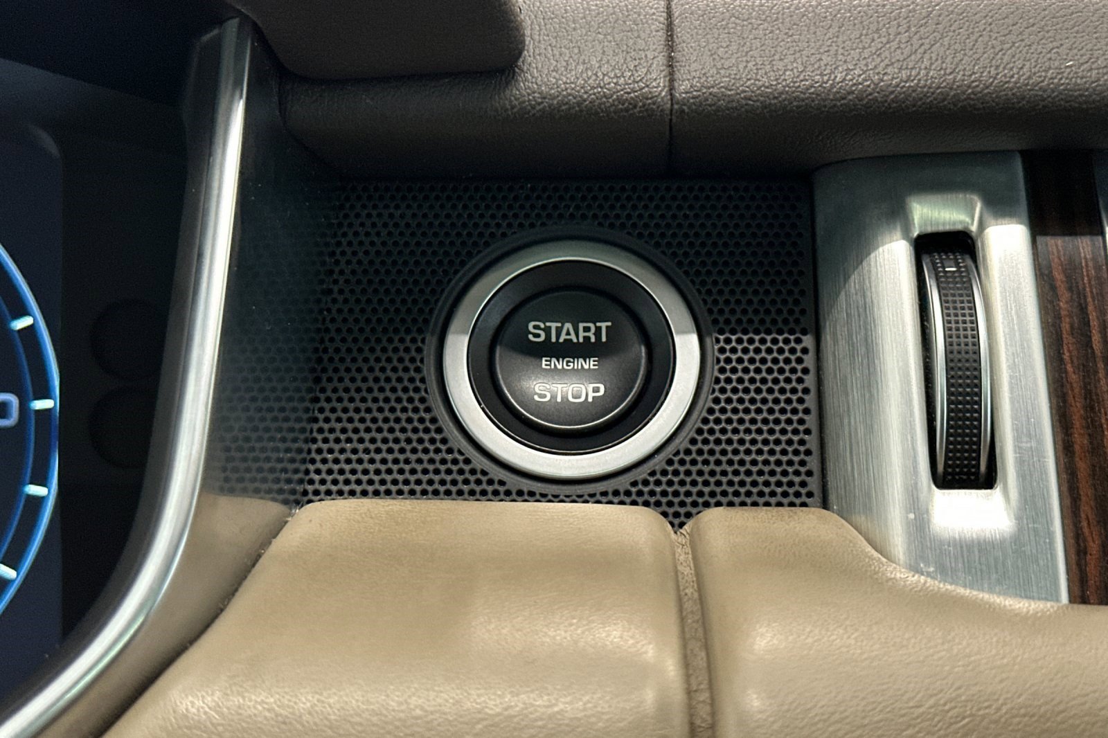 Used 2016 Land Rover Range Rover HSE image 34