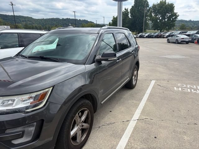 Used 2017 Ford Explorer XLT AWD/4WD image 6