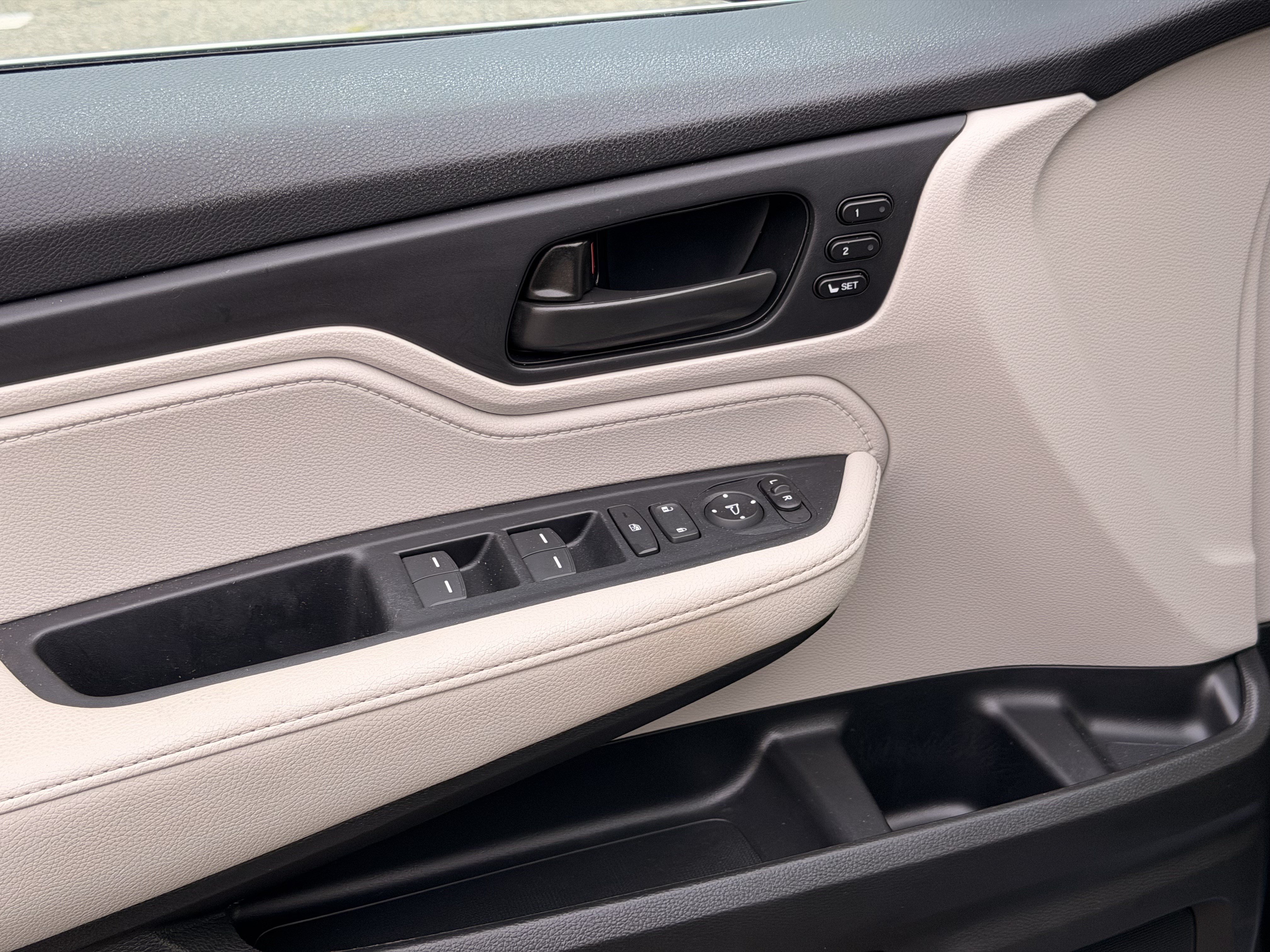 Used 2025 Honda Odyssey EX-L image 10