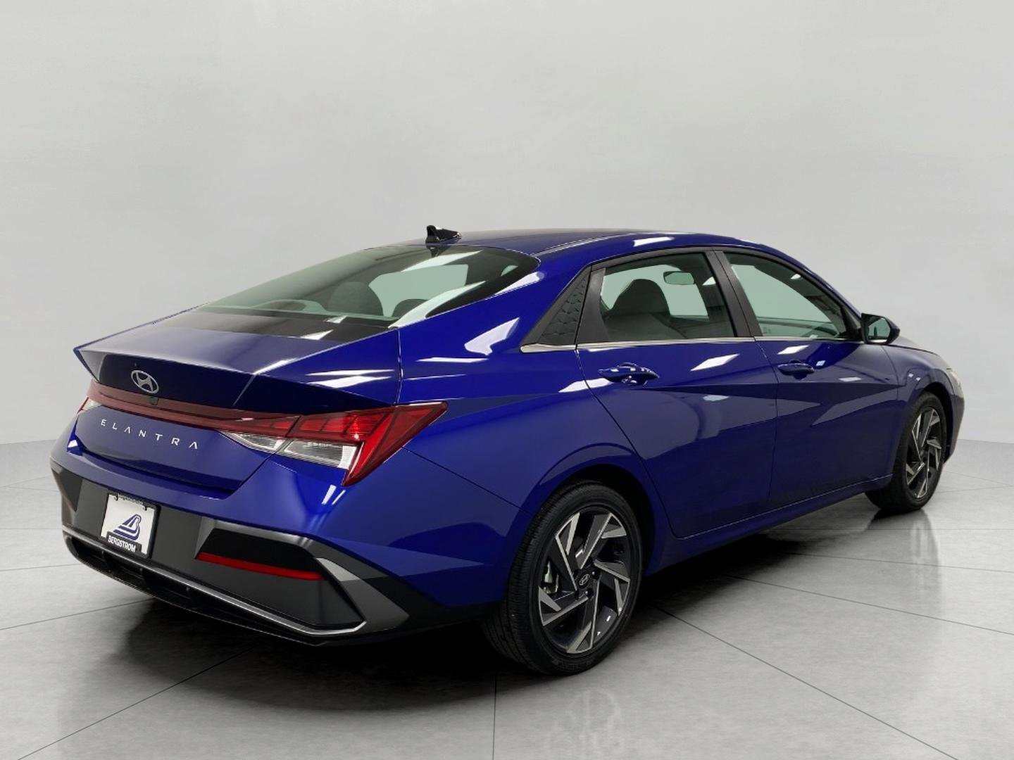 Certified 2025 Hyundai Elantra SEL FWD image 3