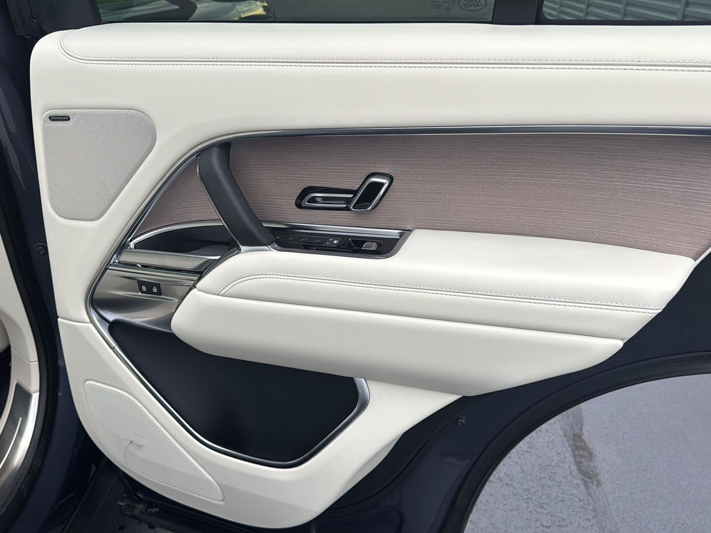 New 2026 Land Rover Range Rover SE AWD/4WD image 18