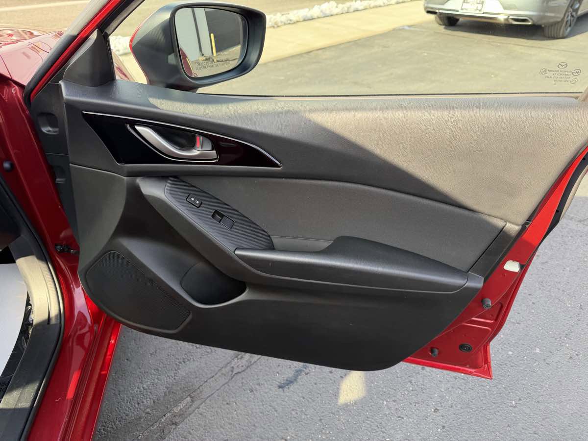 Used 2015 MAZDA MAZDA3 i Touring image 20