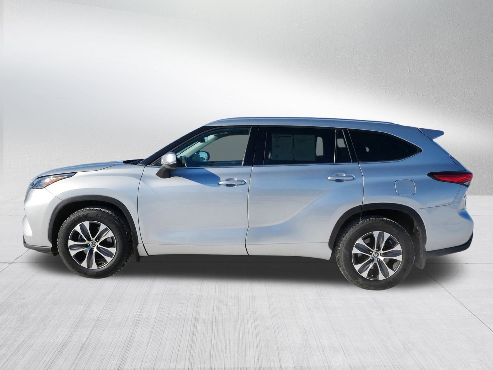 Used 2020 Toyota Highlander XLE image 4