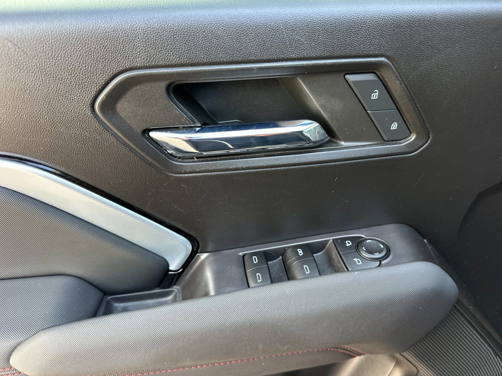 Used 2023 Chevrolet Colorado Z71 w/ Z71 Convenience Package 2 image 11