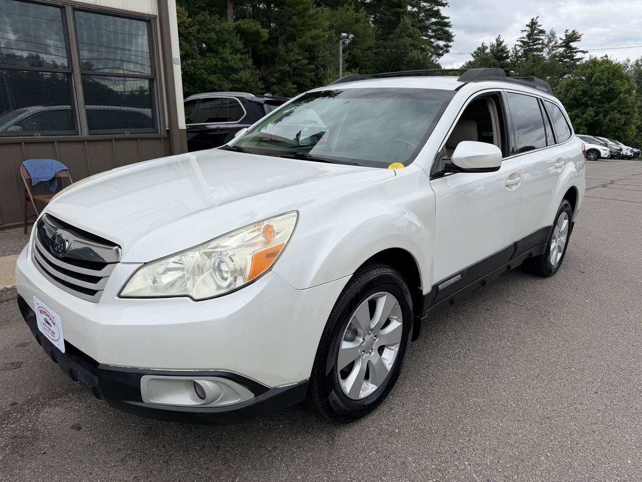 Used 2010 Subaru Outback 2.5i Premium AWD/4WD image 1