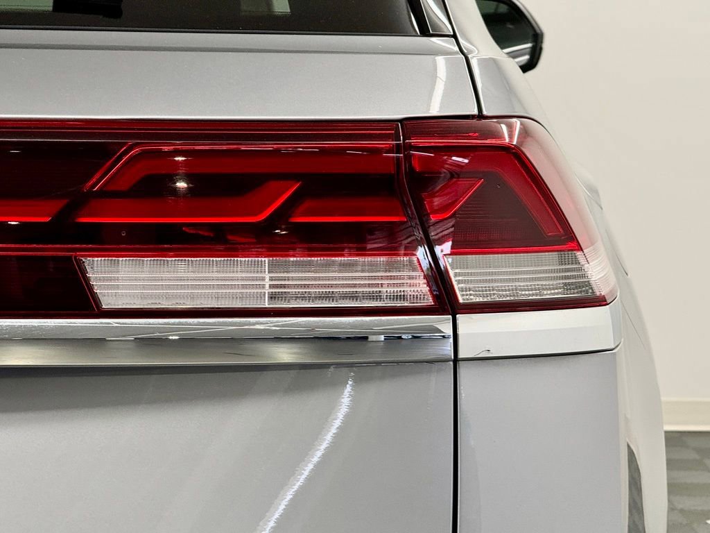 Used 2025 Volkswagen Atlas Cross Sport SE image 12