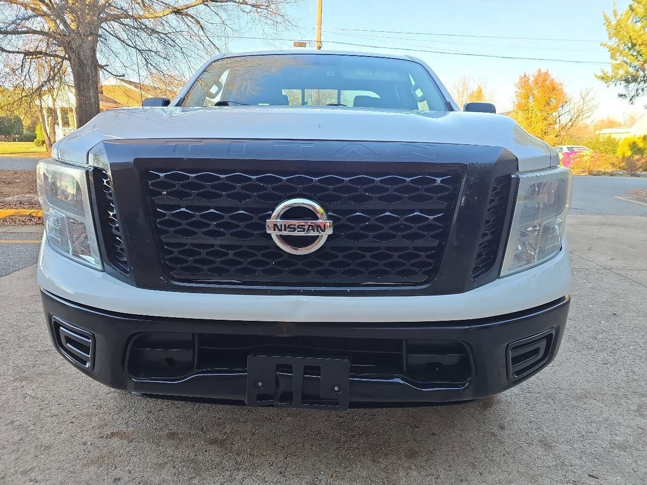 Used 2017 Nissan Titan S image 8
