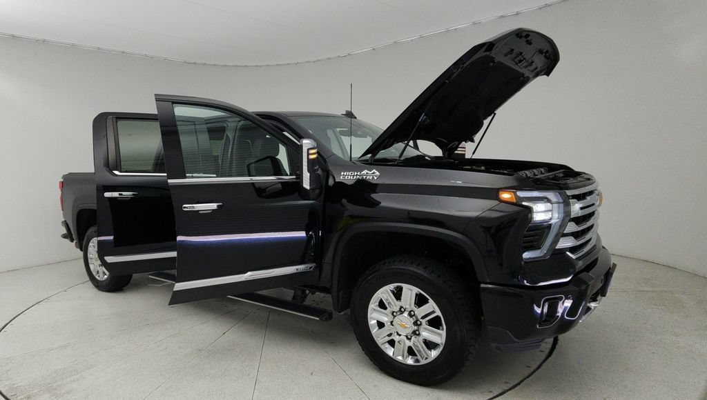 Used 2024 Chevrolet Silverado 2500 High Country w/ Technology Package AWD/4WD image 8