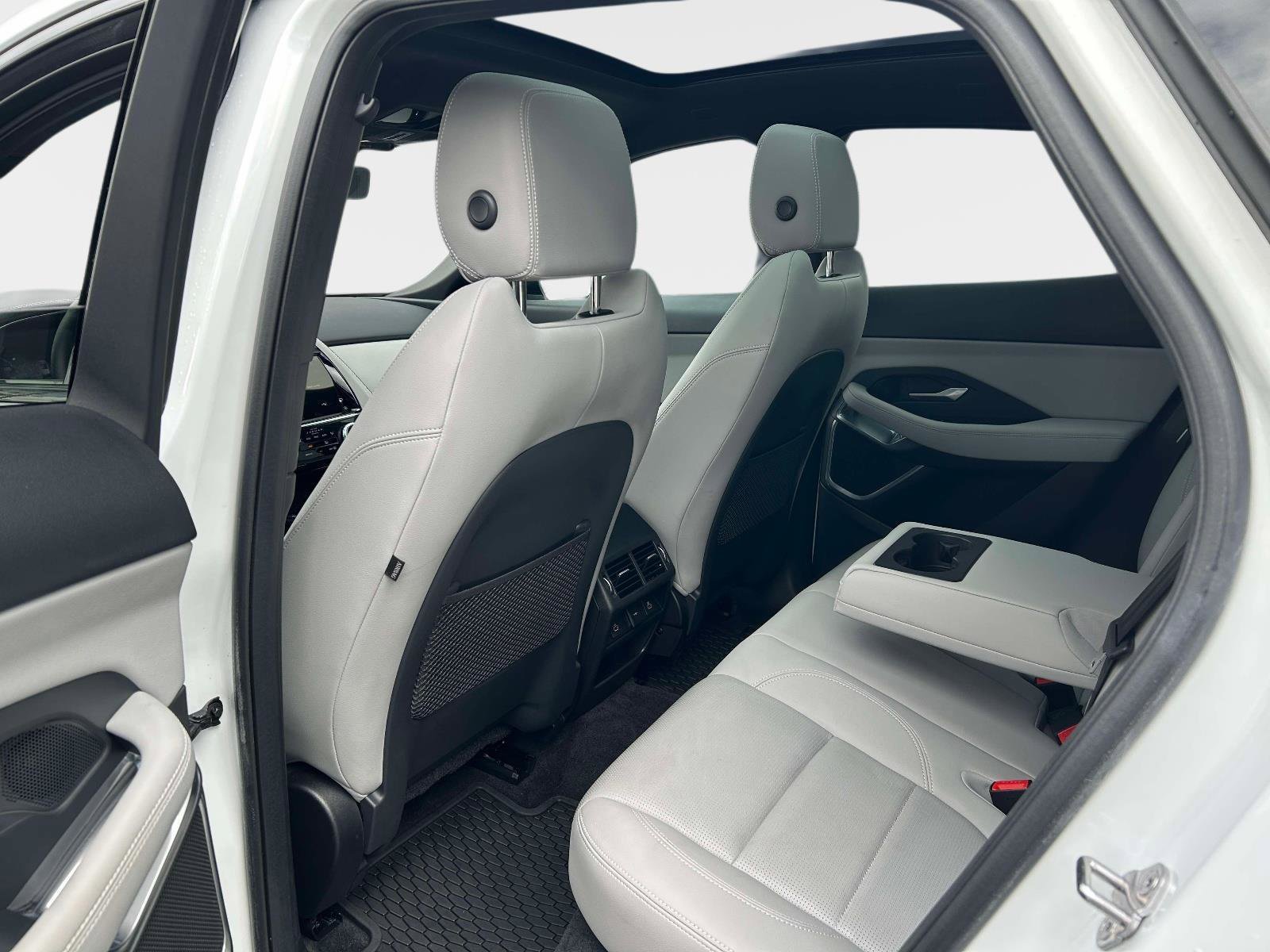 Used 2024 Jaguar E-PACE R-Dynamic SE image 15