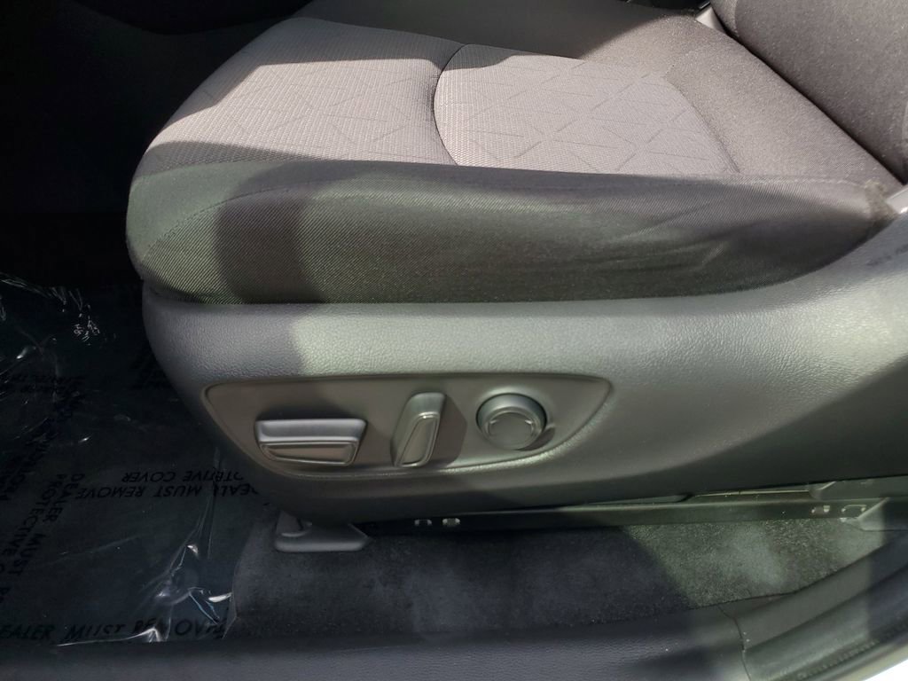 Used 2022 Toyota RAV4 XLE image 12