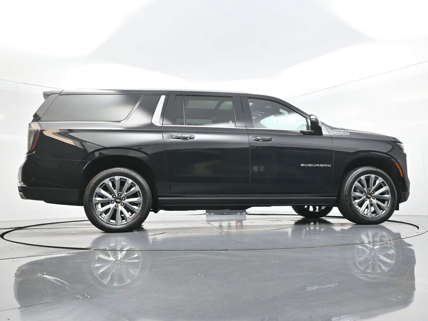 Used 2025 Chevrolet Suburban High Country AWD/4WD image 61