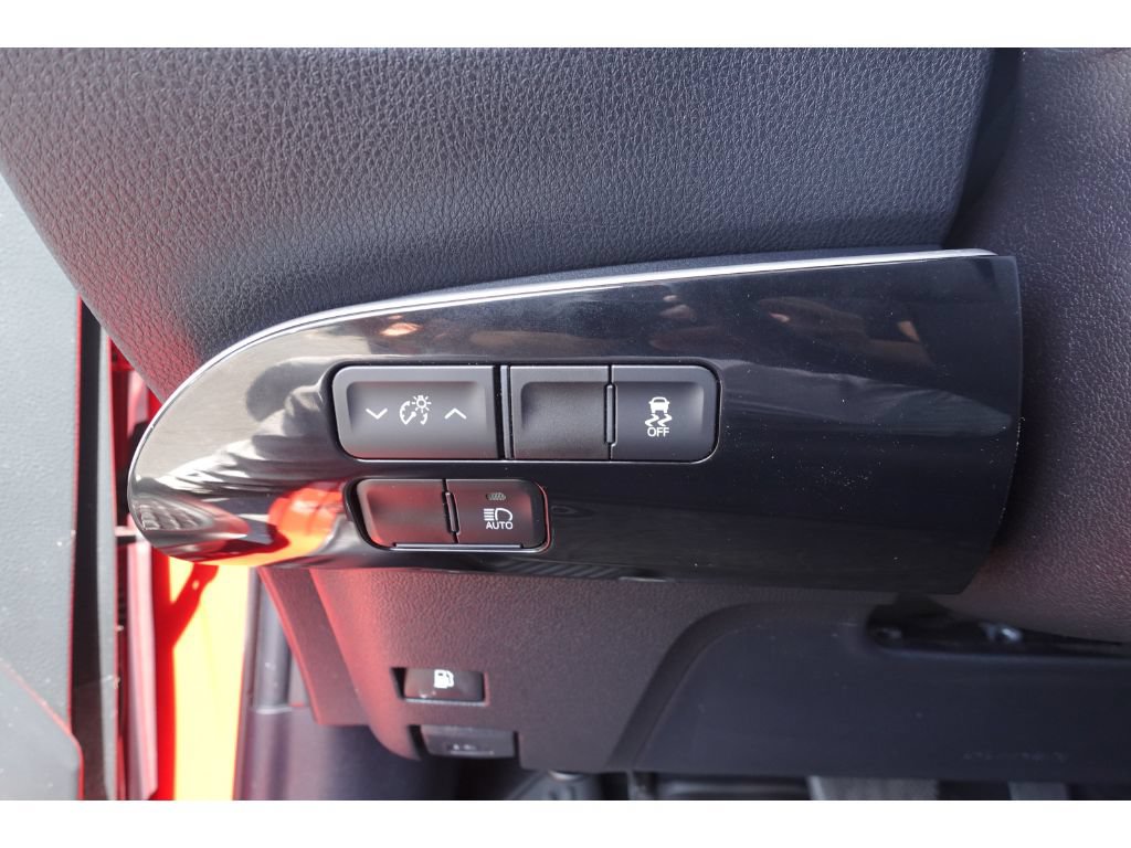 Certified 2021 Toyota Prius L Eco FWD image 13