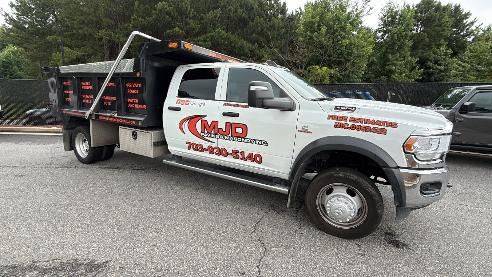 Used 2024 RAM 5500 Tradesman w/ Chrome Appearance Group AWD/4WD image 5