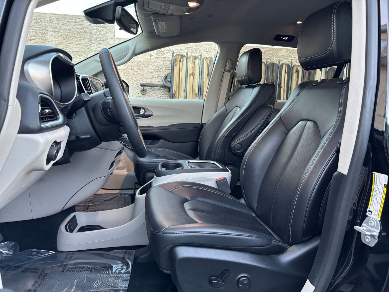 Used 2024 Chrysler Pacifica Touring-L image 29