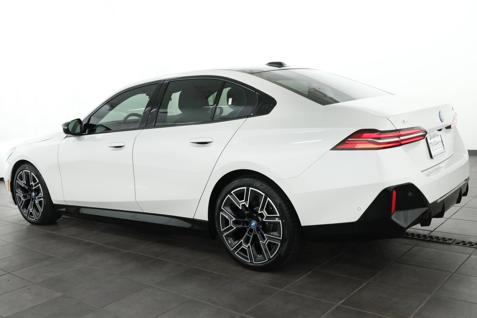 Used 2024 BMW i5 M60 w/ Premium Package AWD/4WD image 4