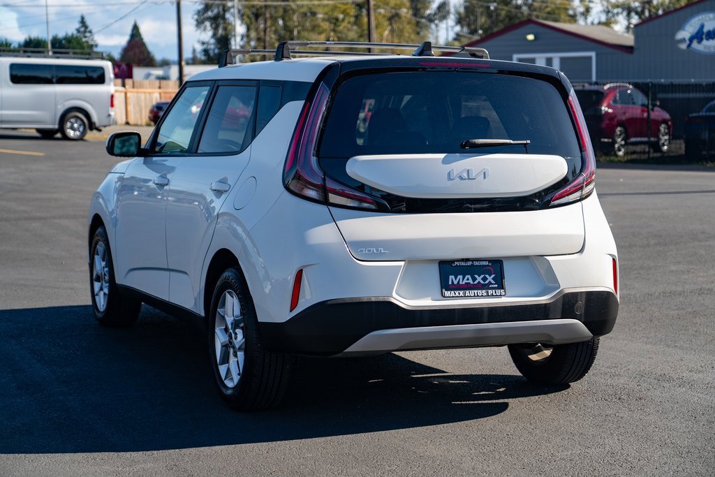 Used 2023 Kia Soul LX w/ LX Technology Package image 11