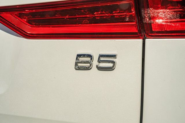 Used 2023 Volvo XC60 B5 Plus w/ Protection Package Premier image 9