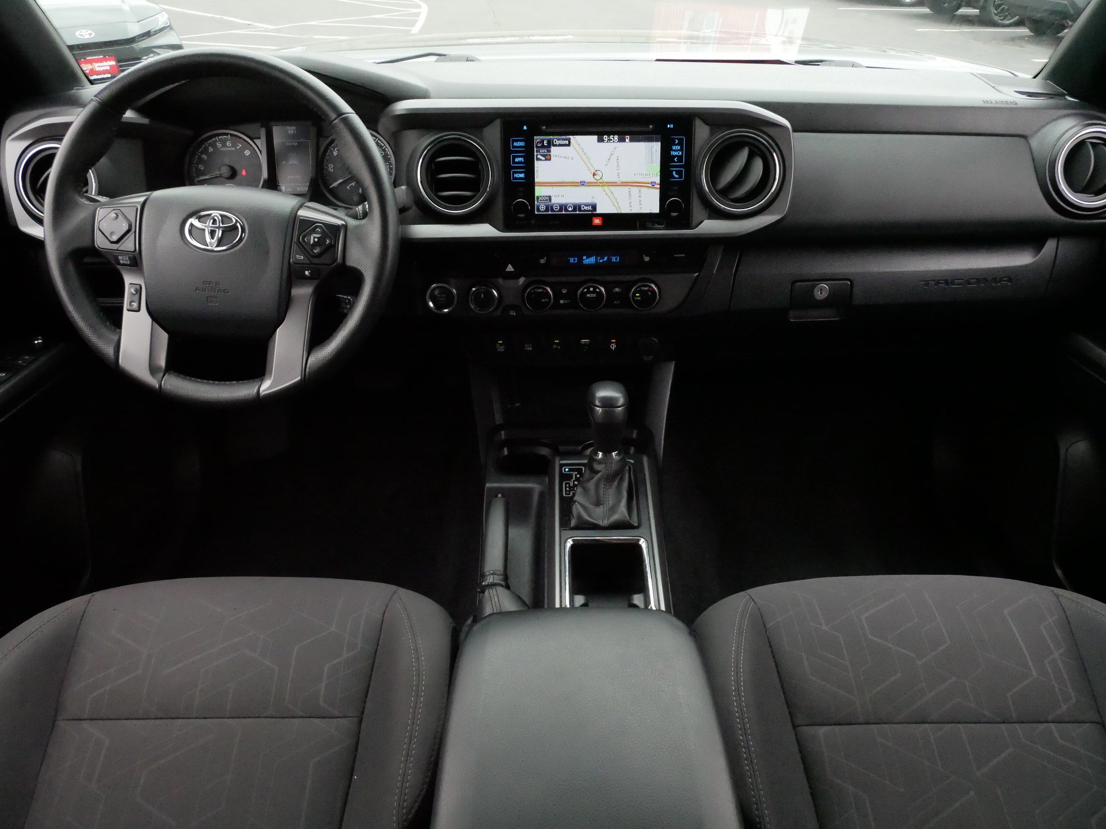 Used 2017 Toyota Tacoma TRD Off-Road AWD/4WD image 10