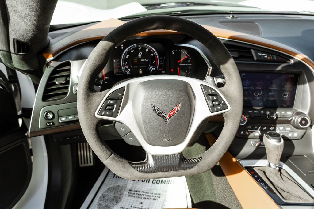 Used 2018 Chevrolet Corvette Stingray Convertible RWD image 11