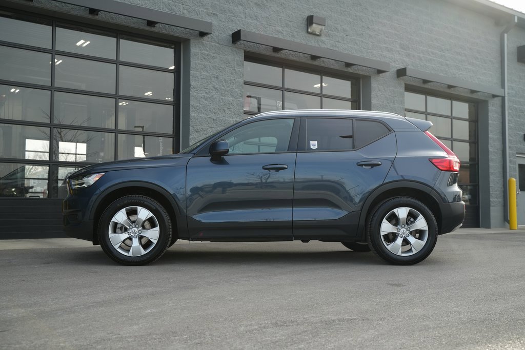 Used 2021 Volvo XC40 T5 Momentum w/ Premium Package image 16