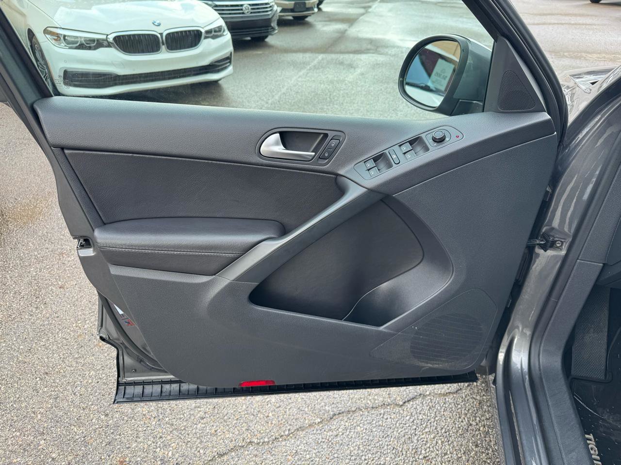 Used 2016 Volkswagen Tiguan S image 11