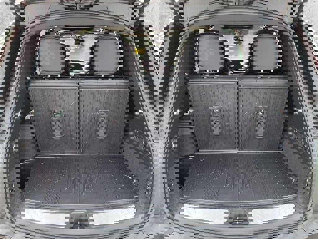 New 2026 Cadillac Vistiq Sport w/ LPO, Floor Liner Package image 13