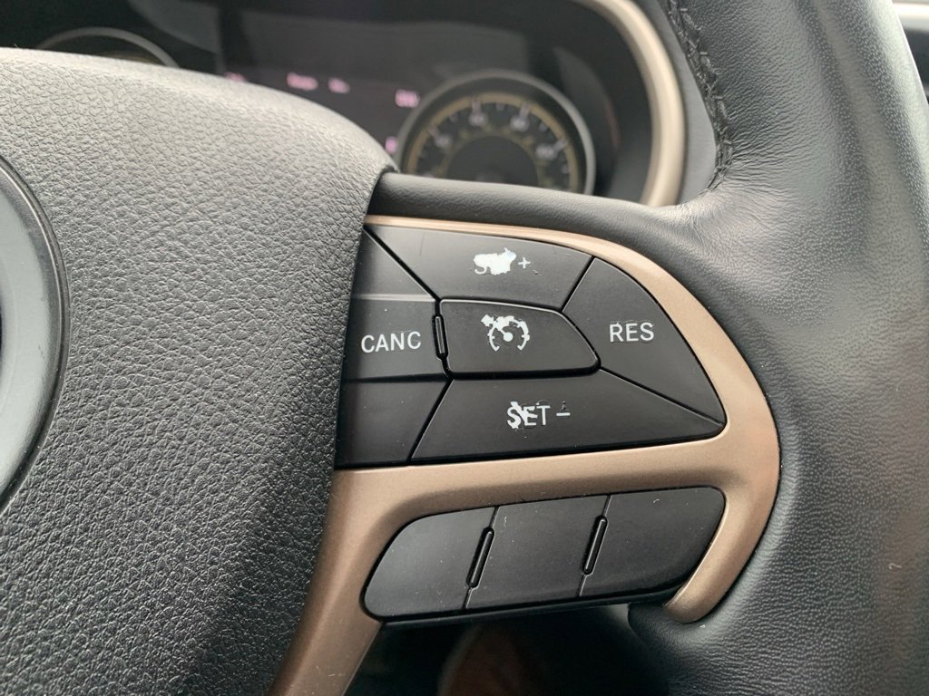 Used 2015 Jeep Cherokee Limited w/ Luxury Group image 23