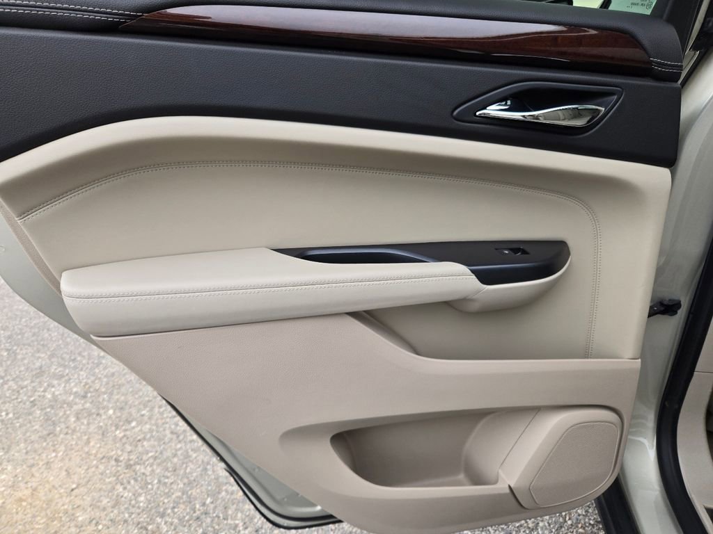 Used 2013 Cadillac SRX Luxury image 34