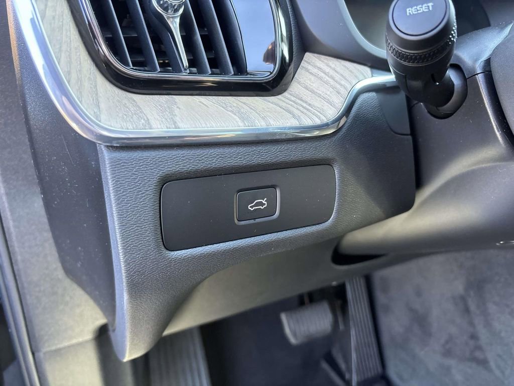New 2026 Volvo XC60 B5 Plus w/ Protection Package Premier image 14