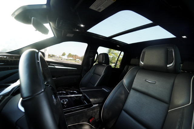 Used 2025 Cadillac Escalade ESV Sport AWD/4WD image 21