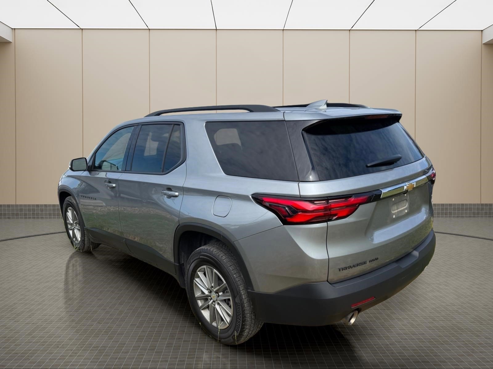 Used 2023 Chevrolet Traverse LT w/ LPO, Floor Liner Package AWD/4WD image 21