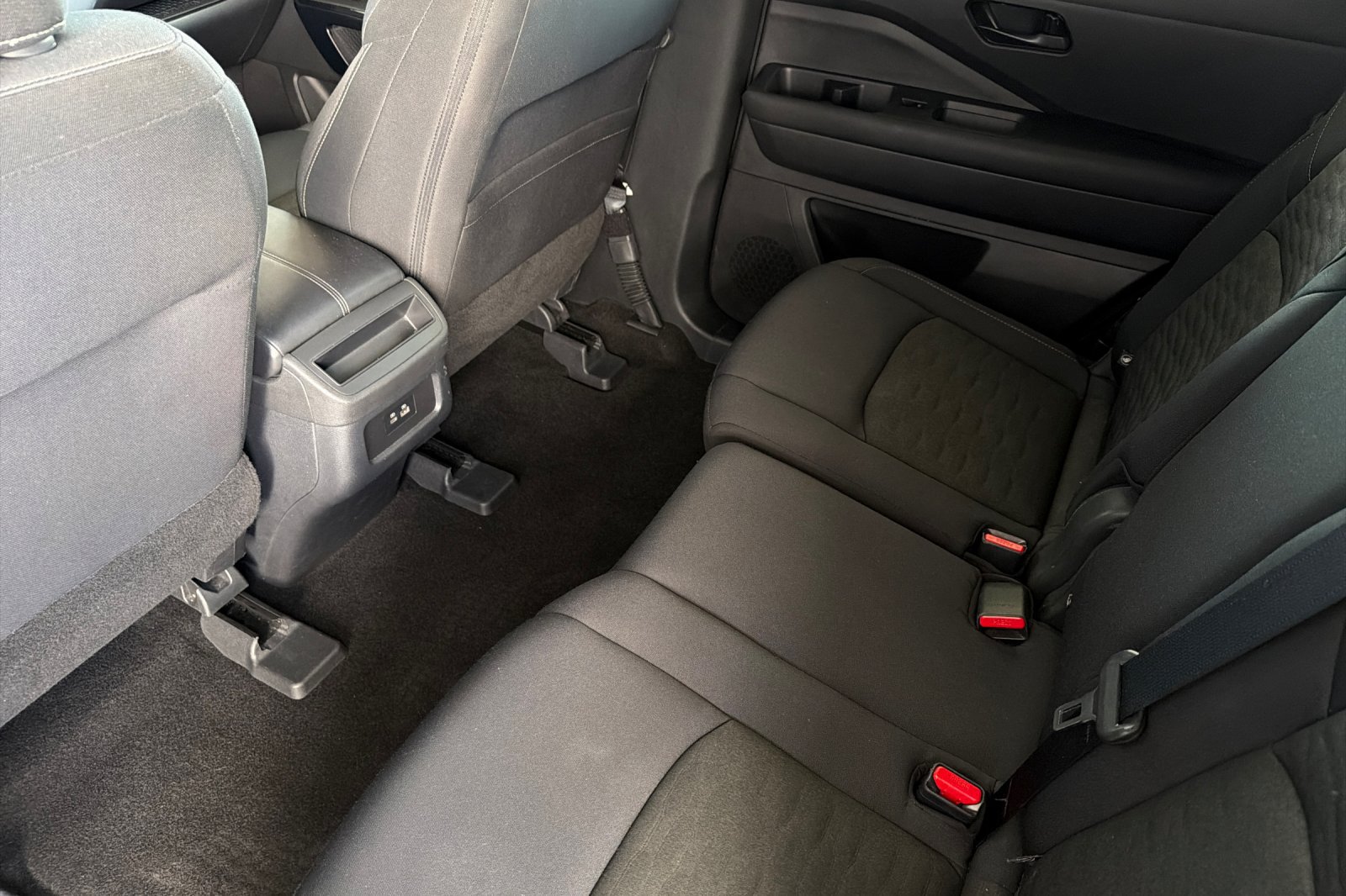 Used 2025 Nissan Pathfinder S FWD image 13