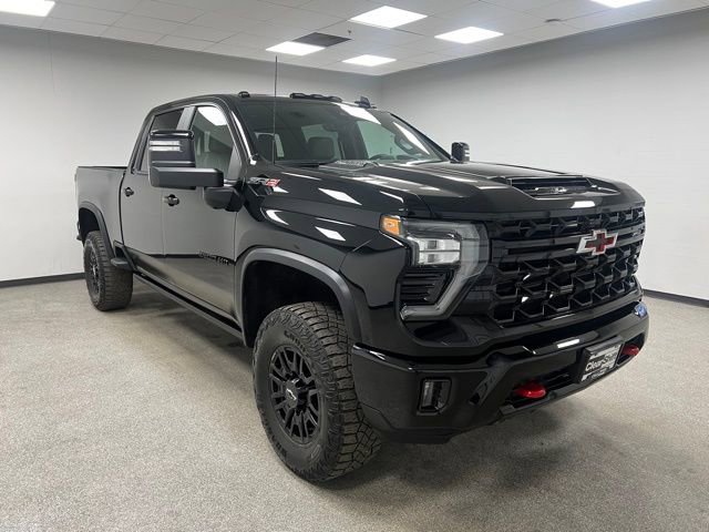 Used 2024 Chevrolet Silverado 2500 ZR2 w/ Technology Package AWD/4WD image 2