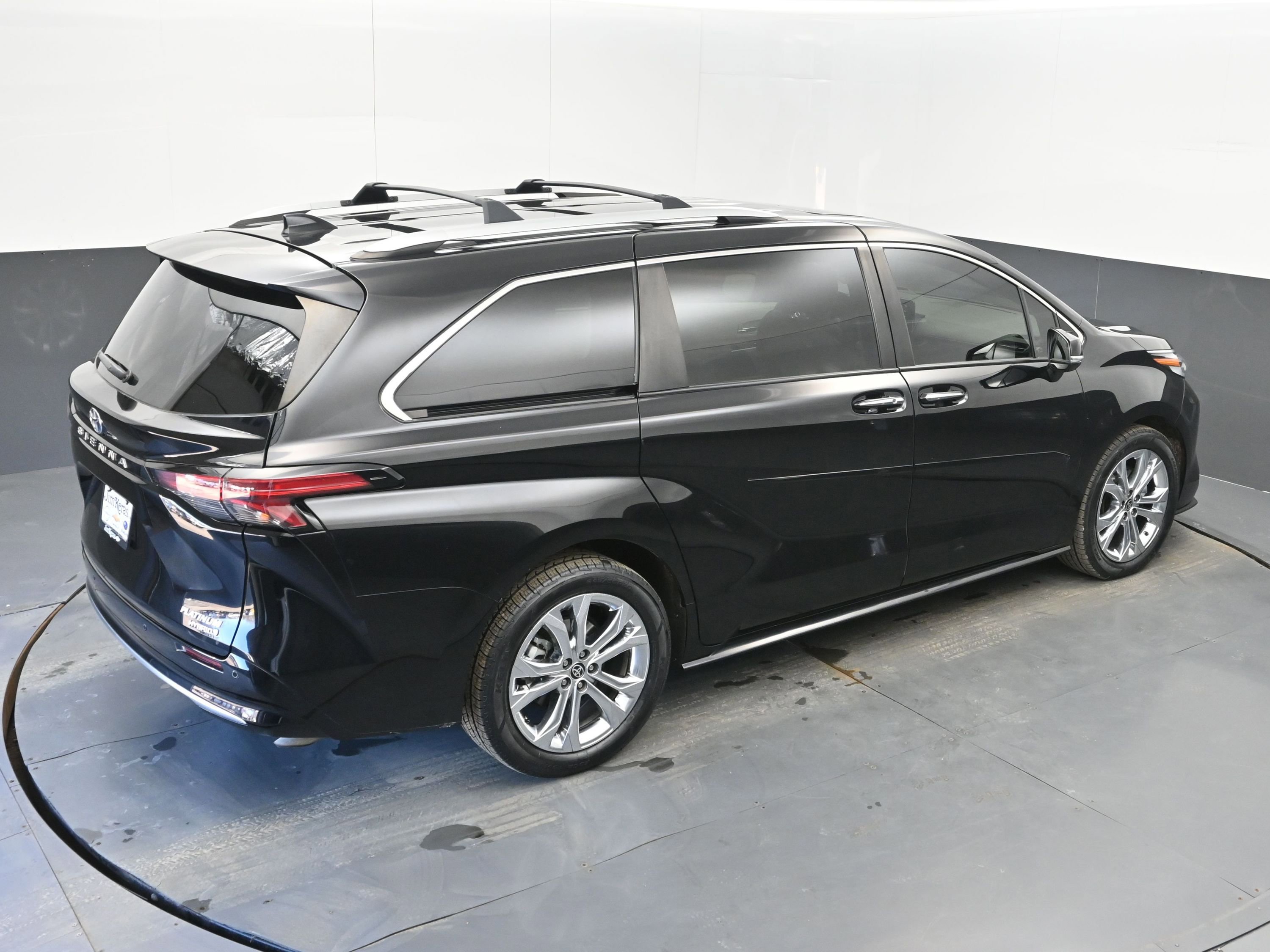 Used 2022 Toyota Sienna Platinum image 39