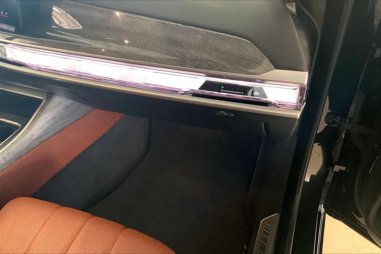 Used 2024 BMW i7 xDrive60 w/ Executive Package AWD/4WD image 16
