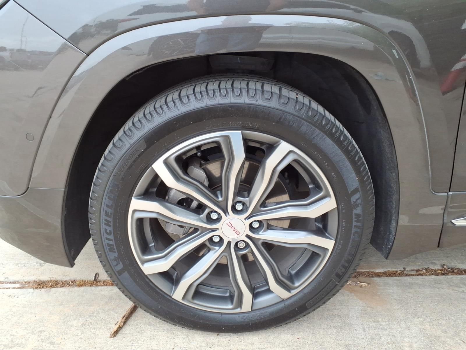 Used 2019 GMC Terrain Denali w/ Advanced Safety Package image 11