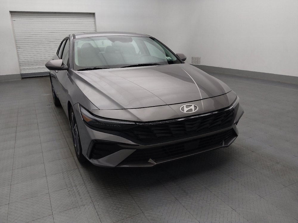 Used 2025 Hyundai Elantra Limited FWD image 14