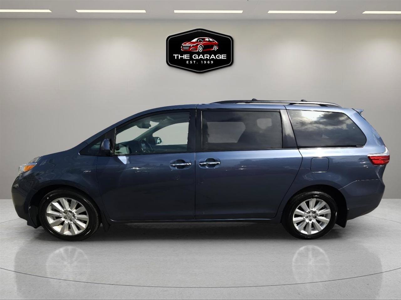 Used 2017 Toyota Sienna XLE Premium w/ Outdoor Package AWD/4WD image 3