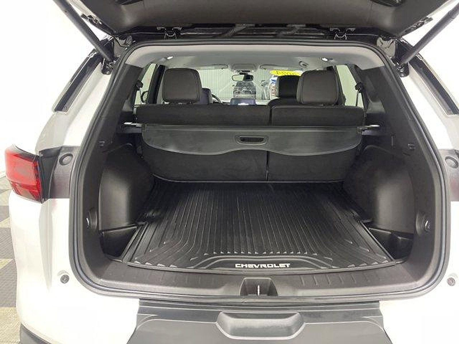 Used 2024 Chevrolet Blazer LT w/ Midnight/Sport Edition FWD image 13