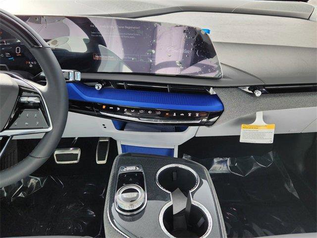 New 2026 Cadillac Optiq Luxury 1 image 17