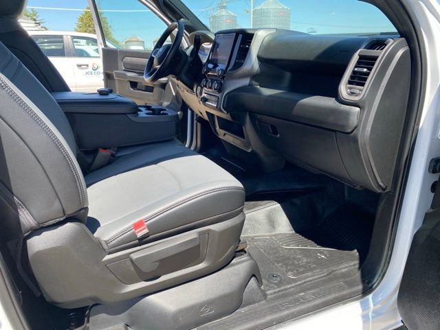 Used 2025 RAM 5500 Tradesman AWD/4WD image 16