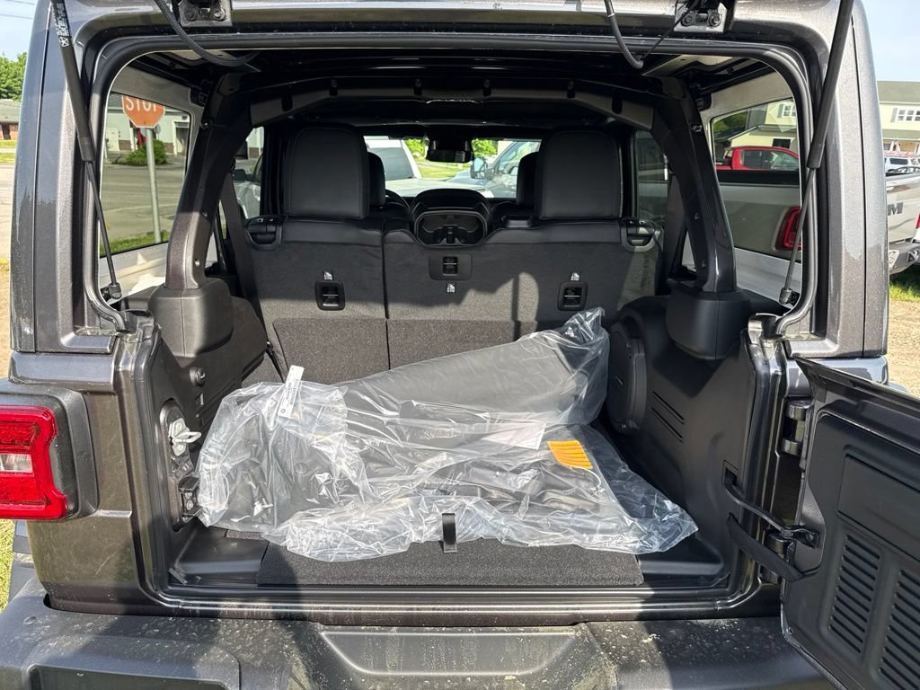 New 2026 Jeep Wrangler Unlimited Rubicon AWD/4WD image 22